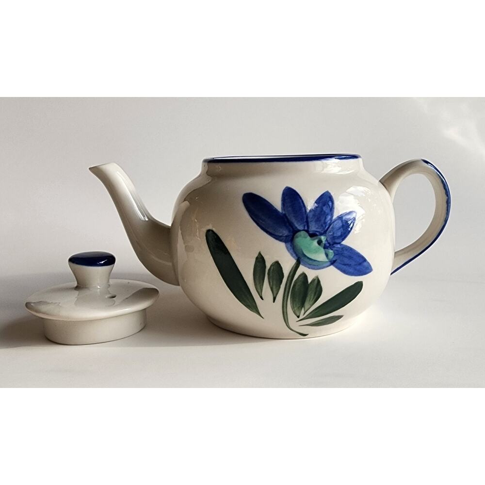 unmarked country theme tea pot